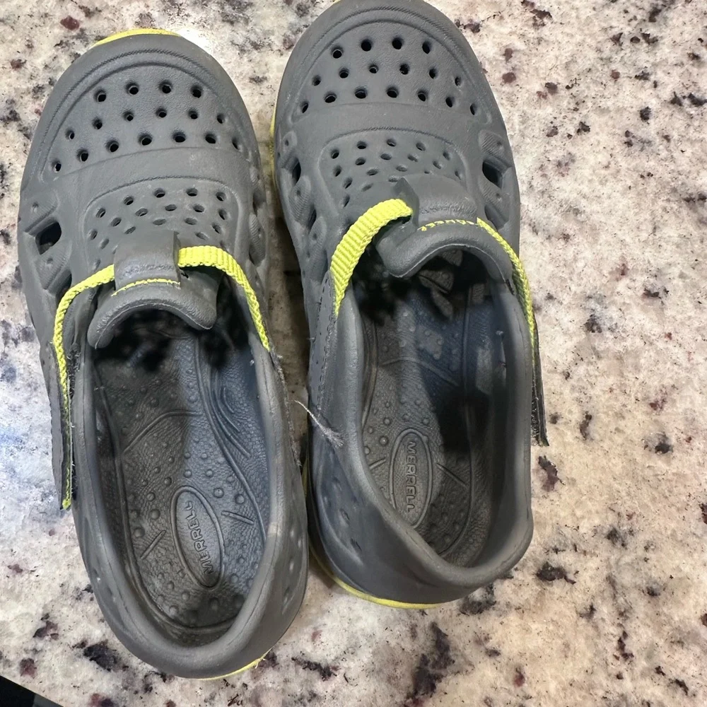 Merrell Kids Gray and Yellow Water Shoes with Strap